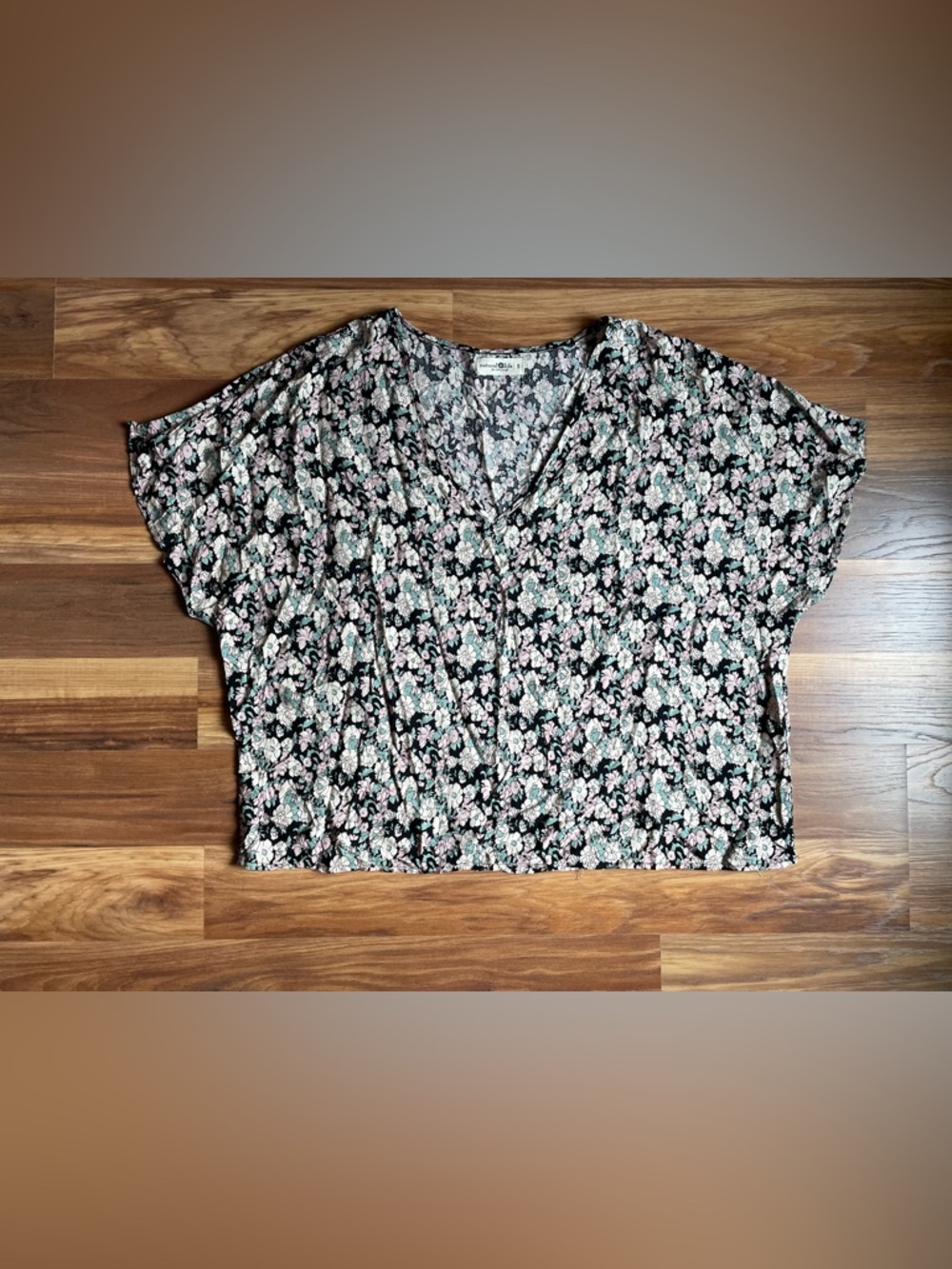 Natural Life Floral Boho V-Neck Blouse – Flowy Short Sleeve Top (S)